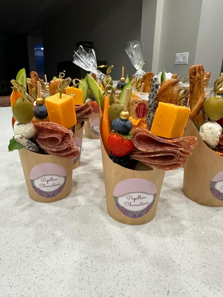 Second image of individual charcuterie cup with cheddar, salami, grapes, and crackers Papillon Charcuterie single-serve cup filled with artisan snacks – image 2 Elegant grazing cup with fresh ingredients, ideal for Hamilton parties and events